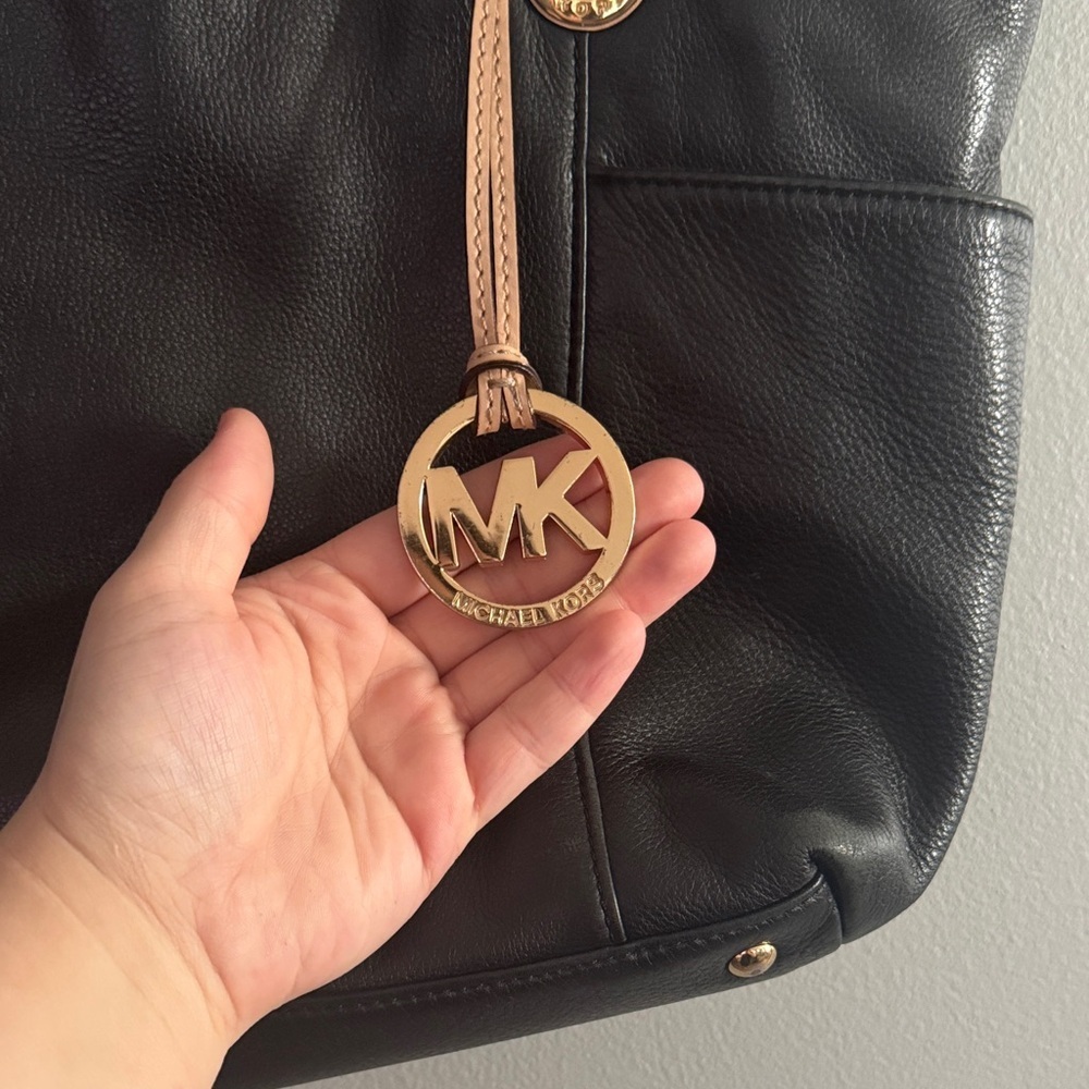 Michael Kors Brown Jet Set Shoulder Bag with Gold Accents - Picture 2 of 6